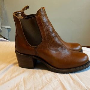 Frye Sabrina Chelsea Cognac Leather Ankle Booties